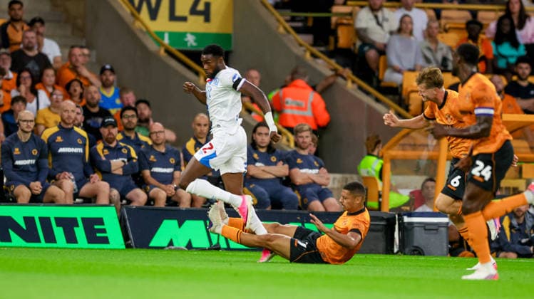 Wolverhampton Wanderers v Blackburn Rovers, EFL Sky Bet Championship Blackburn Rovers defender Ryan Alebiosu (2) during the EFL Sky Bet Championship match between Wolverhampton Wanderers and Blackburn Rovers at Molineux, Wolverhampton, UK on 14 August 2026. Editorial use only DataCo restrictions apply See www.football-dataco.com , Copyright: xSimonxDaviesx PSI-24684-0091