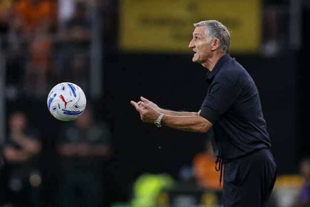 Wolverhampton Wanderers v Blackburn Rovers, EFL Sky Bet Championship Blackburn Rovers Manager Tony Mowbray passes ball during the EFL Sky Bet Championship match between Wolverhampton Wanderers and Blackburn Rovers at Molineux, Wolverhampton, UK on 14 August 2026. Wolverhampton Molineux West Midlands UK Editorial use only DataCo restrictions apply See www.football-dataco.com , Copyright: xManjitxNarotrax PSI-24683-0022