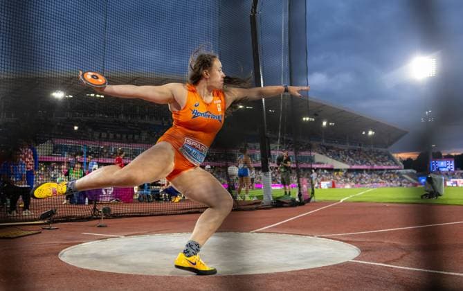 BIRMINGHAM - Jorinde van Klinken in action in the discus throw final on the fifth day of the European Athletics Championships. IRIS VAN DEN BROEK ANP xVIxANPxSportx xxANPxIVx 565479299 originalFilename: 565479299.jpg