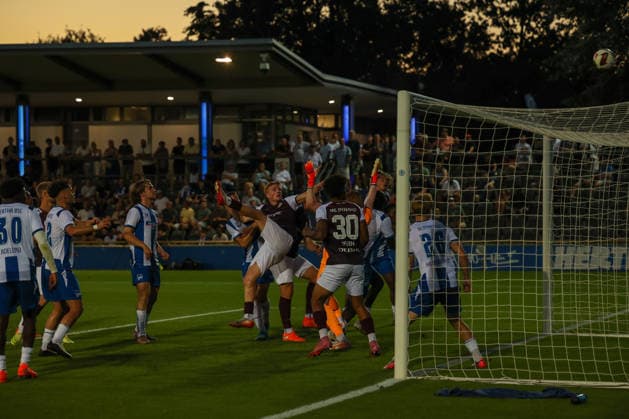 2026_08_14 , Hertha BSC II vs BFC Dynamo, Regionalliga 2026 2027 , Spieltag 5 Echball im Hertha Strafraum Berlin Berlin Germany *** August 14, 2026, Hertha BSC II vs. BFC Dynamo, Regionalliga 2026–2027, Matchday 5, A scramble in Hertha s penalty area, Berlin, Berlin, Germany