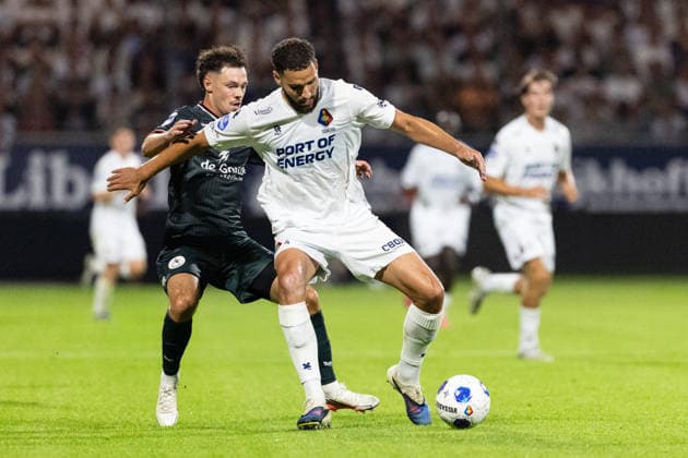 SC Telstar v Sparta Rotterdam - VriendenLoterij Eredivisie VELSEN-ZUID, NETHERLANDS - AUGUST 14: Abdelnour Soualhia of Telstar and Mitchell van Bergen of Sparta Rotterdam during the VriendenLoterij Eredivisie match between SC Telstar and Sparta Rotterdam at Buko Stadion on August 14, 2026 in Velsen-Zuid, Netherlands. Velsen-Zuid Buko Stadion Netherlands Content not available for redistribution in The Netherlands directly or indirectly through any third parties. Copyright: xMarcelxvanxPlateringenx