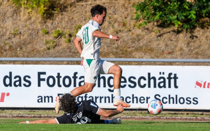 14.08.2025 - Fussball - Saison 2025 2026 - Regionalliga Bayern - 04. Spieltag: SpVgg Greuther Fürth Fuerth II U23 ( Kleeblatt ) - TSV 1882 Landsberg - - xwoxzix - Olgherto Balliu (40, SpVgg Greuther Fürth II ) David Bauer (29, TSV Landsberg , unten ) *** August 14, 2025 Soccer Season 2025–2026 Bavarian Regional League Matchday 04 SpVgg Greuther Fürth II U23 Kleeblatt vs. TSV 1882 Landsberg xwoxzix Olgherto Balliu 40, SpVgg Greuther Fürth II David Bauer 29, TSV Landsberg, below