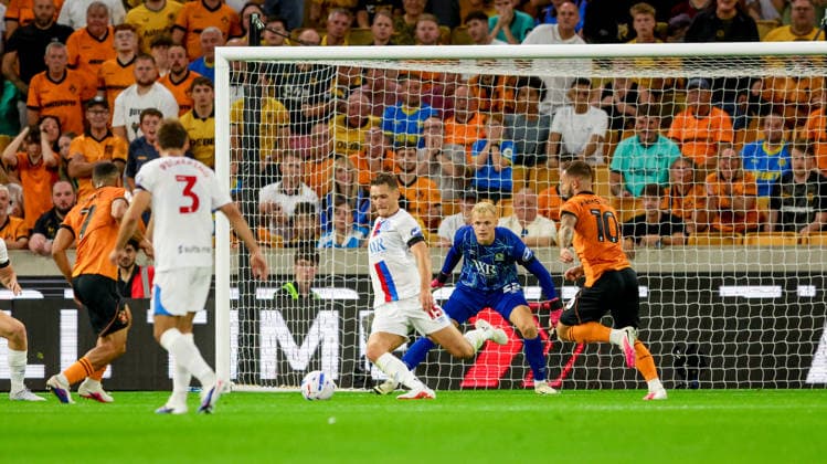Wolverhampton Wanderers v Blackburn Rovers, EFL Sky Bet Championship Blackburn Rovers defender Sean McLoughlin (15) blocks the shot from Wolverhampton Wanderers during the EFL Sky Bet Championship match between Wolverhampton Wanderers and Blackburn Rovers at Molineux, Wolverhampton, UK on 14 August 2026. Editorial use only DataCo restrictions apply See www.football-dataco.com , Copyright: xSimonxDaviesx PSI-24684-0101