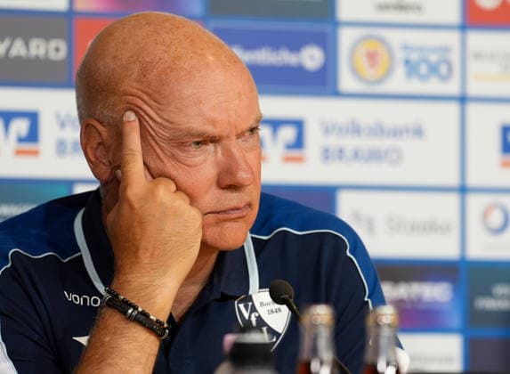 Uwe Roesler (VfL Bochum 1848, Cheftrainer) spricht nach dem Spiel bei der Pressekonferenz. GER, Eintracht Braunschweig vs VfL Bochum 1848, 2. Bundesliga, 2. Spieltag, Saison 2026-27, 14.08.2026 DFL REGULATIONS PROHIBIT ANY USE OF PHOTOGRAPHS AS IMAGE SEQUENCES AND OR QUASI-VIDEO GER, Eintracht Braunschweig vs VfL Bochum 1848, 2. Bundesliga, 2. Spieltag, Saison 2026-27, 14.08.2026 Braunschweig *** Uwe Roesler, head coach of VfL Bochum 1848, speaks at the postgame press conference (GER), Eintracht Braunschweig vs. VfL Bochum 1848, 2. Bundesliga, Matchday 2, 2026–27 season, August 14, 2026. DFL regulations prohibit any use of photographs as image sequences and or quasi-video. GER, Eintracht Braunschweig vs. VfL Bochum 1848, 2. Bundesliga, Matchday 2, 2026–27 season, August 14, 2026, Braunschweig Copyright: xEibner-Pressefoto ScottxColemanx EP_SCN