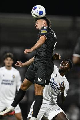 VELSEN - Mitchell van Bergen of Sparta, Prince Aning of Telstar during the Dutch Eredivisie match between Telstar and Sparta Rotterdam at the BUKO Stadium on August 14, 2026 in Velsen, the Netherlands. OLAF KRAAK ANP Eredivisie 2026-2027 xVIxANPxSportx xxANPxIVx 565483591 originalFilename: 565483591.jpg