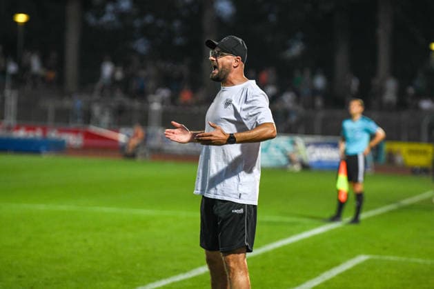 1. FC 1905 Schweinfurt vs. SpVgg Bayreuth, Sachs-Stadion Football, Regionalliga Bayern 1. FC 1905 Schweinfurt vs. SpVgg Bayreuth 14 Aug 2026 Sachs-Stadion , Schweinfurt, Germany Image: Trainer Jen Gernlein (FC05) in the coaching zone. DFL REGULATIONS PROHIBIT ANY USE OF PHOTOGRAPHS AS IMAGE SEQUENCES AND OR QUASI-VIDEO Copyright: xPresseFotoxEvansx