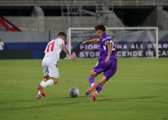 Fiorentina s .Victor Valdepenas in action ...and Benevento s......during the round of 32 of the 2026 27 Frecciarossa Italian Cup between Fiorentina vs Benevento at Artemio Franchi Stadium in Florence Italy, Friday, August 14 2026, - Soccer.  Copyright: xAlessandroxLaxRocca-LaPressex