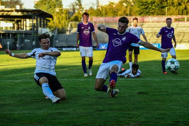 Regionalliga Bayern: Wacker Burghausen vs. TSV Schwaben Augsburg , Burghausen, 14.08.2026 Jannis Turtschan (SV Wacker Burghausen, 23) flankt, Dennis Ruisinger (TSV Schwaben Augsburg, 5) in der Verteidigung , Burghausen, 14.08.2026 - 4. Spieltag der Regionalliga Bayern, Wacker Burghausen gegen TSV Schwaben Augsburg; Burghausen, Flatbuy-Stadion *** Bavarian Regional League: Wacker Burghausen vs. TSV Schwaben Augsburg, Burghausen, August 14, 2026. Jannis Turtschan (SV Wacker Burghausen), No. 23, crosses the ball, Dennis Ruisinger (TSV Schwaben Augsburg), No. 5 on defense, Burghausen, August 14, 2026 Matchday 4 of the Bavarian Regional League: Wacker Burghausen vs. TSV Schwaben Augsburg, Burghausen, Flatbuy Stadium Copyright: xBEAUTIFULxSPORTS Märklx