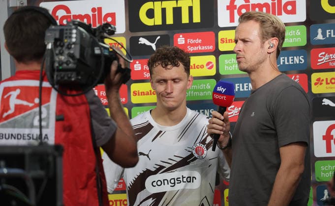Martijn Kaars (St.Pauli) im Interview nach dem Spiel Fussball, Herren, Saison 2026 2027, 2.BL, Holstein Stadion, Holstein Kiel gegen FC St Pauli, 2-2 DFL REGULATIONS PROHIBIT ANY USE OF PHOTOGRAPHS AS IMAGE SEQUENCES AND OR QUASI-VIDEO. *** Martijn Kaars: Postgame Interview with St. Pauli—Soccer, Men s, 2026–2027 Season, 2. Bundesliga, Holstein Stadium, Holstein Kiel vs. FC St. Pauli, 2–2. DFL regulations prohibit any use of photographs as image sequences and or quasi-video.
