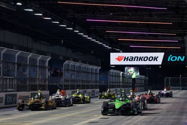 Maximilian Günther (GER) DS penske 7, Joel Eriksson (SWE) Envision sowie weitere FE Gen3 Rennfahrzueg während der Startübung nach dem 1. freies Training, FIA Formel E Weltmeisterschaft, Saison 12, London E- Prix, 14.08.2026, *** Maximilian Günther (GER) in the DS Penske No. 7, Joel Eriksson (SWE) in the Envision, and other FE Gen3 race cars during the starting drill following Free Practice 1, FIA Formula E World Championship, Season 12, London E-Prix, August 14, 2026,
