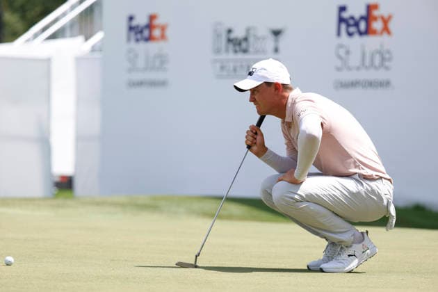 MEMPHIS, TN - AUGUST 14: Maverick McNeely of the United States lines up a putt on No. 17 during the second round of the FedEx St. Jude Championship, August 14, 2026, at TPC Southwind in Memphis, Tennessee. (Photo by Matthew Maxey Icon Sportswire) GOLF: AUG 14 PGA, Golf Herren FedEx St. Jude Championship EDITORIAL USE ONLY Icon260814088
