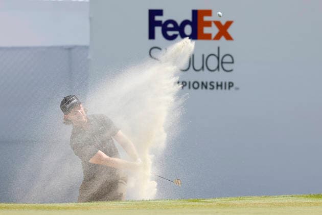 MEMPHIS, TN - AUGUST 14: Tommy Fleetwood of England hits from a green side bunker on No. 17 during the second round of the FedEx St. Jude Championship, August 14, 2026, at TPC Southwind in Memphis, Tennessee. (Photo by Matthew Maxey Icon Sportswire) GOLF: AUG 14 PGA, Golf Herren FedEx St. Jude Championship EDITORIAL USE ONLY Icon260814096