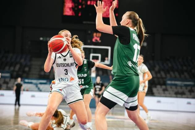 RECORD DATE NOT STATED Matilda Blanarik ( 3; Prototype Cup Germany 2025) kämpft sich mit dem Ball durch die Abwehr von Auguste Pusinskaite ( 17; Lithuania) in der Pitesti Arena. Im Hintergrund ist eine weitere Spielerin Litauens mit der Nummer 51 zu sehen. Matilda Blanarik ( 3; Prototype Cup Germany 2025) im Zweikampf gegen Auguste Pusinskaite ( 17; Lithuania) *** Matilda Blanarik 3 of the Prototype Cup Germany 2025 fights her way through the defense of Auguste Pusinskaite 17 of Lithuania at the Pitesti Arena. In the background, another Lithuanian player wearing number 51 can be seen. Matilda Blanarik 3 of the Prototype Cup Germany 2025 in a duel with Auguste Pusinskaite (No. 17, Lithuania) Copyright: xJoelxKruehlerx