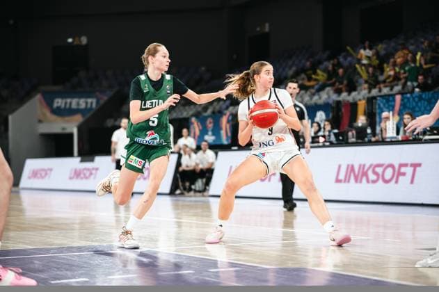 RECORD DATE NOT STATED Ella Schrader ( 9; Prototype Cup Germany 2025) behauptet den Ball gegen die Abwehr von Liepa Gelzinyte ( 5; Lithuania) in der Pitesti Arena. Die Spielerin aus Deutschland sucht mit dem Ball in den Händen eine Anspielstation. Ella Schrader ( 9; Prototype Cup Germany 2025) im Zweikampf gegen Liepa Gelzinyte ( 5; Lithuania) *** Ella Schrader 9, Prototype Cup Germany 2025, holds onto the ball against the defense of Liepa Gelzinyte 5, Lithuania, at the Pitesti Arena. The German player, with the ball in her hands, looks for a teammate to pass to. Ella Schrader 9, Prototype Cup Germany 2025, in a duelagainst Liepa Gelzinyte 5, Lithuania Copyright: xJoelxKruehlerx