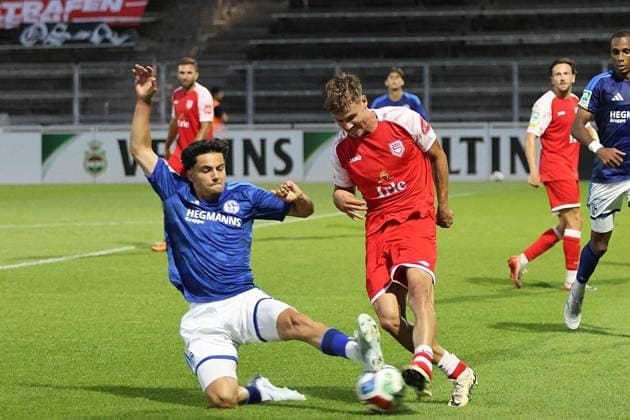 Regionalliga West: FC Schalke 04 U23 - Sportfreunde Siegen ** NUR FÜR REDAKTIONELLE ZWECKE ** EDITORIAL USE ONLY **<p>Fussball Regionalliga West 3.Spieltag Freitag 14.08.2026 Ort: Parkstadion Gelsenkirchen FC Schalke 04 II - Sportfreunde Siegen im Bild von links Vincenzo Onofrietti (S04 U23) und Tim Arnold (Sportfreunde Siegen) Deutschland Gelsenkirchen Copyright: StefanxRittershaus *** Regionalliga West FC Schalke 04 U23 Sportfreunde Siegen ** FOR EDITORIAL PURPOSES ONLY ** EDITORIAL USE ONLY ** p Soccer Regionalliga West Matchday 3 Friday, August 14, 2026 Location: Parkstadion, Gelsenkirchen FC Schalke 04 II vs. Sportfreunde Siegen Pictured from left: Vincenzo Onofrietti (S04 U23) and Tim Arnold (Sportfreunde Siegen) Germany, Gelsenkirchen Copyright StefanxRittershouse Copyright: StefanxRittershaus doc875szes5efmwwa83l96 ,EDITORIAL USE ONLY