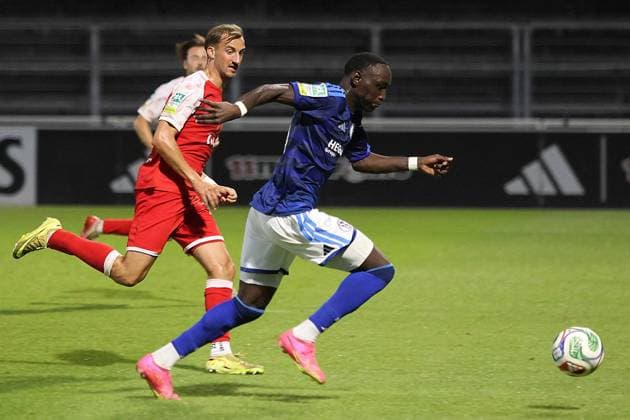 Regionalliga West: FC Schalke 04 U23 - Sportfreunde Siegen ** NUR FÜR REDAKTIONELLE ZWECKE ** EDITORIAL USE ONLY **<p>Fussball Regionalliga West 3.Spieltag Freitag 14.08.2026 Ort: Parkstadion Gelsenkirchen FC Schalke 04 II - Sportfreunde Siegen im Bild von links Michel Stoecker (Sportfreunde Siegen) und Jean Paul Ndiaye (S04 u23) Deutschland Gelsenkirchen Copyright: StefanxRittershaus *** Regionalliga West FC Schalke 04 U23 Sportfreunde Siegen ** FOR EDITORIAL PURPOSES ONLY ** EDITORIAL USE ONLY ** p Soccer Regionalliga West Matchday 3 Friday, August 14, 2026 Location: Parkstadion, Gelsenkirchen FC Schalke 04 II vs. Sportfreunde Siegen Pictured from left: Michel Stoecker (Sportfreunde Siegen) and Jean Paul Ndiaye (S04 U23) Germany, Gelsenkirchen Copyright StefanxRittershaus Copyright: StefanxRittershaus doc875szethfqxl8a83oov ,EDITORIAL USE ONLY
