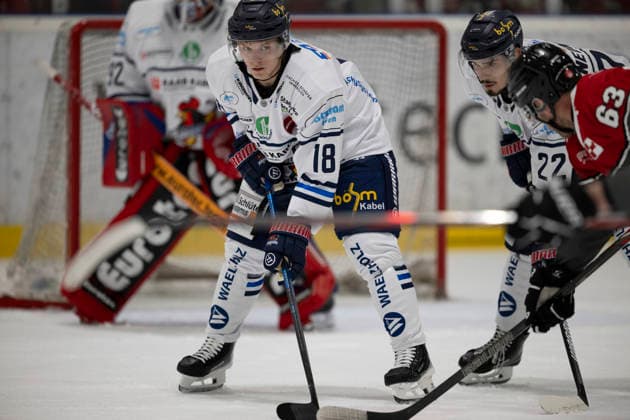 PENNY DEL 1; 1. Testspiel Kölner Haie - Iserlohn Roosters; Köln, 14.08.2026 Lua Niehus (Iserlohn Roosters, Verteidigung, 18); Daniel Neumann (Iserlohn Roosters, Sturm, 22); Patrick Russell (Kölner Haie, Sturm, 63); PENNY DEL 1; 1. Testspiel Kölner Haie - Iserlohn Roosters am 14.08.2026 in der KA2 in Köln (Deutschland). *** PENNY DEL 1 1 Exhibition Game: Kölner Haie vs. Iserlohn Roosters, Cologne, August 14, 2026 Lua Niehus, Iserlohn Roosters, Defense, 18 Daniel Neumann, Iserlohn Roosters, Forward, 22 Patrick Russell, Kölner Haie, forward, 63 PENNY DEL 1 1 Exhibition Game: Kölner Haie vs. Iserlohn Roosters on August 14, 2026, at KA2 in Cologne, Germany Copyright: xBEAUTIFULxSPORTS AndreasxDickx