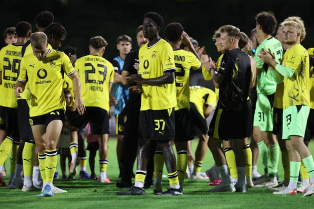 Freitag 14.08.2026, Saison 2026 27, 3. Spieltag der Regionalliga West in der Belkaw Arena Bergisch Gladbach, SV Bergisch Gladbach 09 - BVB 09 Borussia Dortmund II, Jubel nach Abpfiff: Nanitonda Quiala (BVB II) *** Friday, August 14, 2026, 2026–27 season, Matchday 3 of the Regionalliga West at the Belkaw Arena in Bergisch Gladbach, SV Bergisch Gladbach 09 vs. BVB 09 Borussia Dortmund II, Nanitonda Quiala of BVB II celebrates after the final whistle