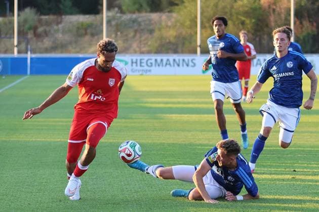 Regionalliga West: FC Schalke 04 U23 - Sportfreunde Siegen ** NUR FÜR REDAKTIONELLE ZWECKE ** EDITORIAL USE ONLY **<p>Fussball Regionalliga West 3.Spieltag Freitag 14.08.2026 Ort: Parkstadion Gelsenkirchen FC Schalke 04 II - Sportfreunde Siegen im Bild von links Kevin Goden (Sportfreunde Siegen) und Felix Meyer (S04 II) Deutschland Gelsenkirchen Copyright: StefanxRittershaus *** Regionalliga West FC Schalke 04 U23 Sportfreunde Siegen ** FOR EDITORIAL PURPOSES ONLY ** EDITORIAL USE ONLY ** p Soccer Regionalliga West Matchday 3 Friday, August 14, 2026 Location: Parkstadion, Gelsenkirchen FC Schalke 04 II vs. Sportfreunde Siegen Pictured from left: Kevin Goden (Sportfreunde Siegen) and Felix Meyer (S04 II) Germany, Gelsenkirchen Copyright StefanxRittershaus Copyright: StefanxRittershaus doc875twp493qg5pfdalb0 ,EDITORIAL USE ONLY