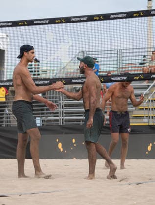 August 14, 2026, Manhattan Beach, California, USA: JONAH SEIF (left) congratulates partner RIC CERVANTES after winning their opening match in the first round of the Manhattan Beach Open. Manhattan Beach USA - ZUMAl183 20260814_znp_l183_005 Copyright: xJasenxLaksx