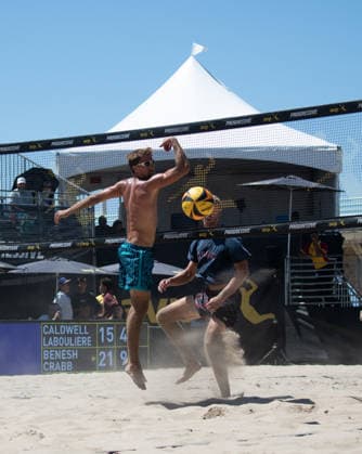 August 14, 2026, Manhattan Beach, California, USA: TAYLOR CRABB watches as the ball passes him during the second round of the Manhattan Beach Open. Manhattan Beach USA - ZUMAl183 20260814_znp_l183_010 Copyright: xJasenxLaksx
