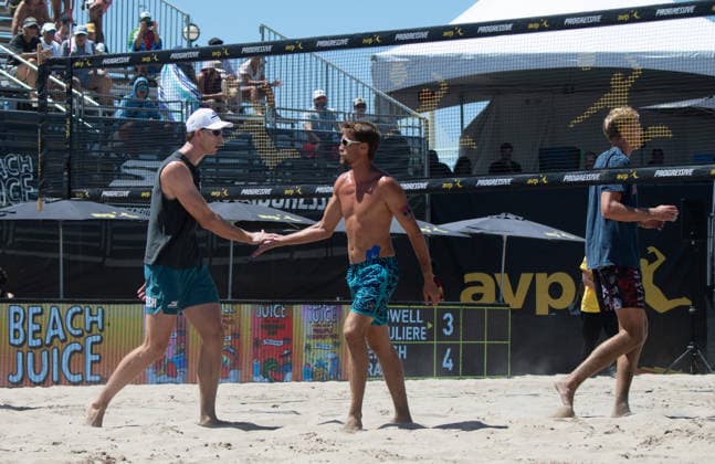 August 14, 2026, Manhattan Beach, California, USA: ANDY BENESH (left) and partner TAYLOR CRABB celebrate a point during a second round match at the Manhattan Beach Open. Manhattan Beach USA - ZUMAl183 20260814_znp_l183_016 Copyright: xJasenxLaksx