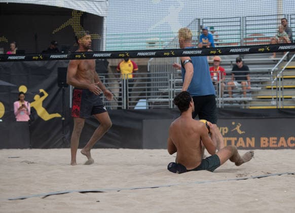 August 14, 2026, Manhattan Beach, California, USA: TREVOR CRABB (left) and partner CHASE BUDINGER celebrate a point during the opening match of the first round of the Manhattan Beach Open. Manhattan Beach USA - ZUMAl183 20260814_znp_l183_027 Copyright: xJasenxLaksx