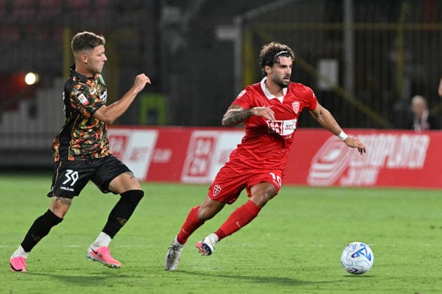 PATRICK CUTRONE, Monza, MICHELE BESAGGIO, Avellino, 2026-27 Coppa Italia Italian Cup, Monza-Avellino 3-0, azione, action, contrasto COPPA ITALIA 2026-27 MONZA-AVELLINO 3-0