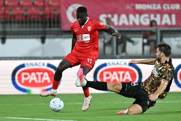 OMARI FORSON, Monza, LORENCO SIMIC, Avellino, 2026-27 Coppa Italia Italian Cup, Monza-Avellino 3-0, azione, action, contrasto COPPA ITALIA 2026-27 MONZA-AVELLINO 3-0