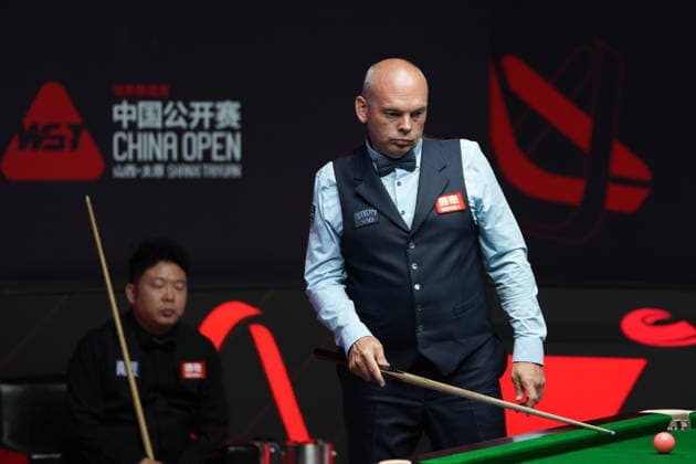 TAIYUAN, CHINA - AUGUST 14: Stuart Bingham of England chalks the cue in the Quarterfinal match against Zhang Anda of China on day 7 of the 2026 World Snooker Tour China Open at Taiyuan Binhe Sports Center on August 14, 2026 in Taiyuan, Shanxi Province of China.  Copyright: xTaixChengzhex 111660012664