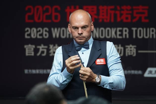 TAIYUAN, CHINA - AUGUST 14: Stuart Bingham of England chalks the cue in the Quarterfinal match against Zhang Anda of China on day 7 of the 2026 World Snooker Tour China Open at Taiyuan Binhe Sports Center on August 14, 2026 in Taiyuan, Shanxi Province of China.  Copyright: xTaixChengzhex 111660012665