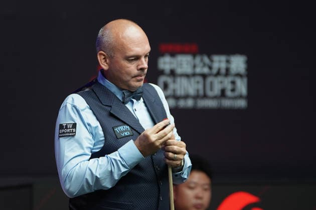 TAIYUAN, CHINA - AUGUST 14: Stuart Bingham of England chalks the cue in the Quarterfinal match against Zhang Anda of China on day 7 of the 2026 World Snooker Tour China Open at Taiyuan Binhe Sports Center on August 14, 2026 in Taiyuan, Shanxi Province of China.  Copyright: xTaixChengzhex 111660012667