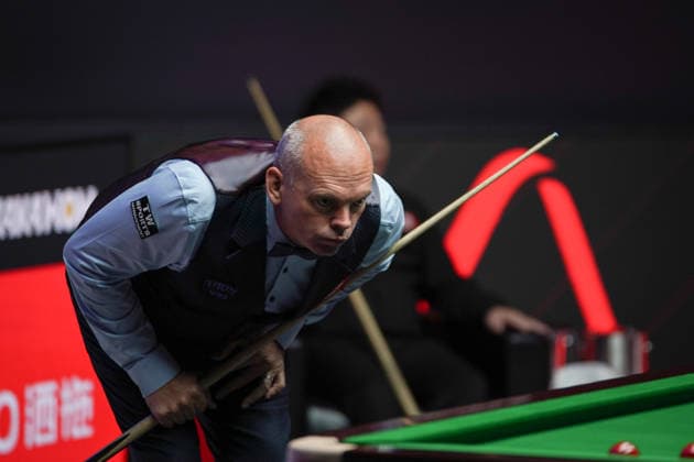 TAIYUAN, CHINA - AUGUST 14: Stuart Bingham of England chalks the cue in the Quarterfinal match against Zhang Anda of China on day 7 of the 2026 World Snooker Tour China Open at Taiyuan Binhe Sports Center on August 14, 2026 in Taiyuan, Shanxi Province of China.  Copyright: xTaixChengzhex 111660012658