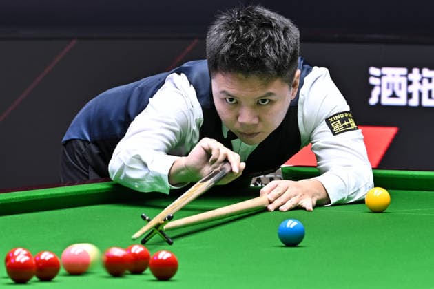 TAIYUAN, CHINA - AUGUST 14: Zhou Yuelong of China plays a shot in the Quarterfinal match against David Gilbert of England on day 7 of the 2026 World Snooker Tour China Open at Taiyuan Binhe Sports Center on August 14, 2026 in Taiyuan, Shanxi Province of China.  Copyright: xChinaxNewsxServicex 111659983926