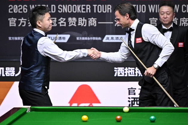 TAIYUAN, CHINA - AUGUST 14: David Gilbert of England shakes hands with Zhou Yuelong of China after the Quarterfinal match on day 7 of the 2026 World Snooker Tour China Open at Taiyuan Binhe Sports Center on August 14, 2026 in Taiyuan, Shanxi Province of China.  Copyright: xChinaxNewsxServicex 111659985890