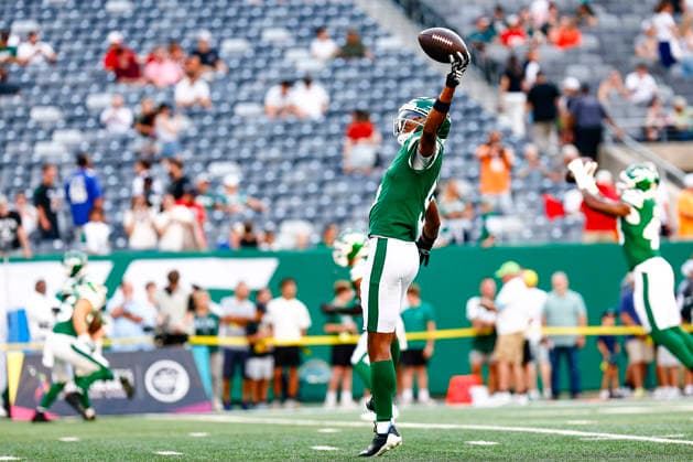 August 14, 2026: Before the game, New York Jets wide receiver Garrett Wilson (5) warms up in a NFL, American Football Herren, USA preseason game at MetLife Stadium in East Rutherford, NJ. The Tampa Bay Buccaneers defeat the New York Jets 24-16. Cal Media East Rutherford USA - ZUMAc04_ 20260814_faf_c04_047 Copyright: xShaquanxWoodyx