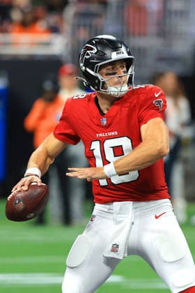 ATLANTA, GA - AUGUST 14: Jack Strand (18) of the Atlanta Falcons drops back to pass during the Friday evening NFL, American Football Herren, USA preseason football game between the Atlanta Falcons and the Denver Broncos on August 14, 2026 at Mercedes-Benz Stadium in Atlanta, Georgia. (Photo by David J. Griffin Icon Sportswire) NFL: AUG 14 Broncos at Falcons EDITORIAL USE ONLY Icon9532608145058