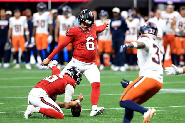 ATLANTA, GA - AUGUST 14: Nick Folk (6) of the Atlanta Falcons attempts a field goal during the Friday evening NFL, American Football Herren, USA preseason football game between the Atlanta Falcons and the Denver Broncos on August 14, 2026 at Mercedes-Benz Stadium in Atlanta, Georgia. (Photo by David J. Griffin Icon Sportswire) NFL: AUG 14 Broncos at Falcons EDITORIAL USE ONLY Icon9532608145110