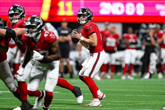 ATLANTA, GA - AUGUST 14: Atlanta quarterback Jack Strand (18) drops back to pass during the NFL, American Football Herren, USA pre-season game between the Denver Broncos and the Atlanta Falcons on August 14th, 2026 at Mercedes-Benz Stadium in Atlanta, GA. (Photo by Rich von Biberstein Icon Sportswire) NFL: AUG 14 Broncos at Falcons EDITORIAL USE ONLY Icon260814029