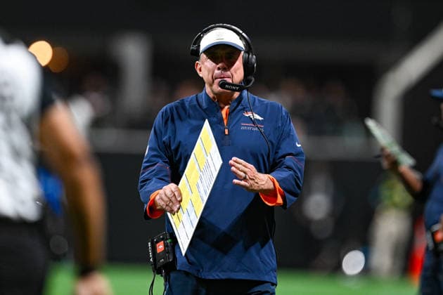 ATLANTA, GA - AUGUST 14: Denver head coach Sean Payton calls time-out during the NFL, American Football Herren, USA pre-season game between the Denver Broncos and the Atlanta Falcons on August 14th, 2026 at Mercedes-Benz Stadium in Atlanta, GA. (Photo by Rich von Biberstein Icon Sportswire) NFL: AUG 14 Broncos at Falcons EDITORIAL USE ONLY Icon260814030