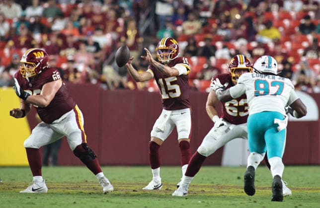 August 14, 2026, Landover, Maryland, USA: Washington Commanders quarterback Sam Hartman (15) catches a snap during the NFL, American Football Herren, USA preseason game between the Washington Commanders and Miami Dolphins at Northwest Stadium on Friday, August 14, 2026; Landover, Maryland, USA. Landover USA - ZUMAs325 20260814_zsp_s325_098 Copyright: xJessxStilesx