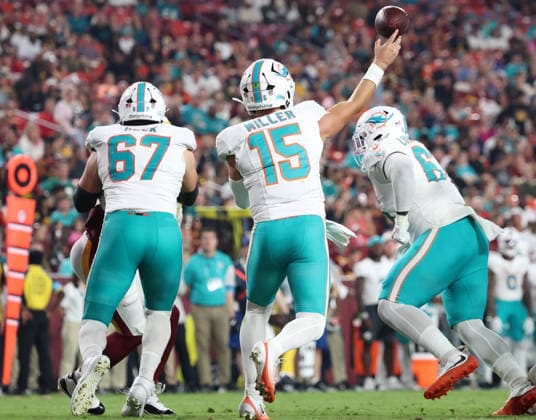 August 14, 2026, Landover, Maryland, USA: Miami Dolphins quarterback Cam Miller (15) throws a pass during the NFL, American Football Herren, USA preseason game between the Washington Commanders and Miami Dolphins at Northwest Stadium on Friday, August 14, 2026; Landover, Maryland, USA. Landover USA - ZUMAs325 20260814_zsp_s325_103 Copyright: xJessxStilesx