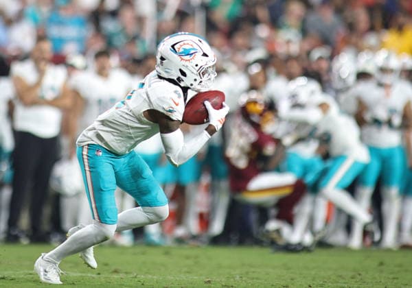 August 14, 2026, Landover, Maryland, USA: Miami Dolphins wide receiver Tutu Atwell (4) carries the ball during the NFL, American Football Herren, USA preseason game between the Washington Commanders and Miami Dolphins at Northwest Stadium on Friday, August 14, 2026; Landover, Maryland, USA. Landover USA - ZUMAs325 20260814_zsp_s325_185 Copyright: xJessxStilesx