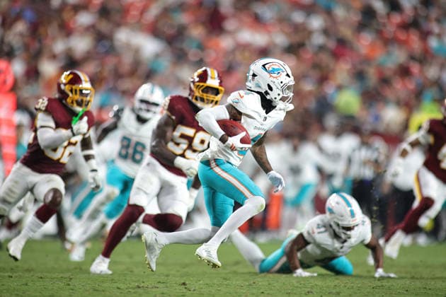 August 14, 2026, Landover, Maryland, USA: Miami Dolphins wide receiver Tutu Atwell (4) carries the ball during the NFL, American Football Herren, USA preseason game between the Washington Commanders and Miami Dolphins at Northwest Stadium on Friday, August 14, 2026; Landover, Maryland, USA. Landover USA - ZUMAs325 20260814_zsp_s325_187 Copyright: xJessxStilesx