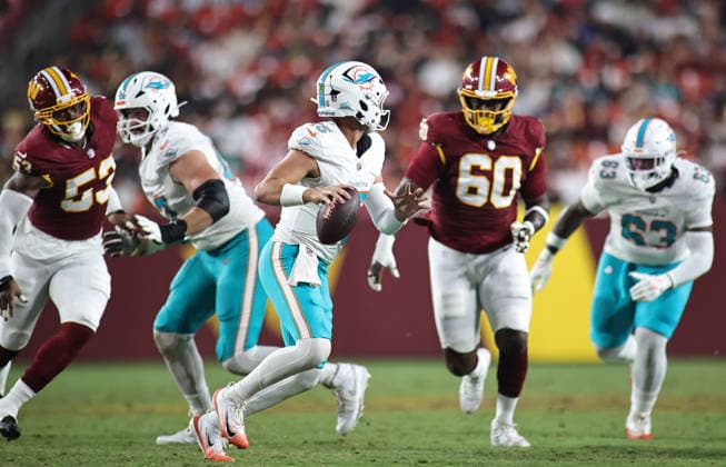 August 14, 2026, Landover, Maryland, USA: Miami Dolphins quarterback Cam Miller (15) looks to pass the ball during the NFL, American Football Herren, USA preseason game between the Washington Commanders and Miami Dolphins at Northwest Stadium on Friday, August 14, 2026; Landover, Maryland, USA. Landover USA - ZUMAs325 20260814_zsp_s325_191 Copyright: xJessxStilesx