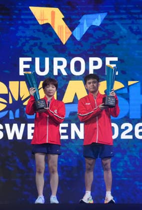 (260815) -- MALMO, Aug. 15, 2026 -- Lin Shidong Kuai Man (L) pose for photos during the awarding ceremony for the mixed doubles final match between Lin Shidong Kuai Man of China and Wong Chun Ting Doo Hoi Kem of China s Hong Kong at the WTT Europe Smash Sweden 2026 in Malmo, Sweden, Aug. 14, 2026. ) (SP)SWEDEN-MALMO Table tennis, Tischtennis WTT EUROPE SMASH 2026-MIXED DOUBLES WengxXinyang 