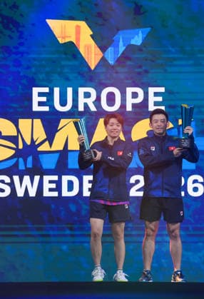 (260815) -- MALMO, Aug. 15, 2026 -- Wong Chun Ting (R) Doo Hoi Kem pose for photos during the awarding ceremony for the mixed doubles final match between Lin Shidong Kuai Man of China and Wong Chun Ting Doo Hoi Kem of China s Hong Kong at the WTT Europe Smash Sweden 2026 in Malmo, Sweden, Aug. 14, 2026. ) (SP)SWEDEN-MALMO Table tennis, Tischtennis WTT EUROPE SMASH 2026-MIXED DOUBLES WengxXinyang 