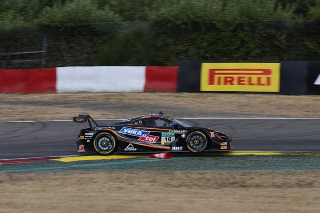 Nürburg, Deutschland 15.- 16. August 2026: DTM - 2026 - Nürburgring - Qualifying Samstag Im Bild: Timo Glock (GER 16) hebt in der Schikane ab und nimmt (ueberfaehrt) einen Poller mit Nürburgring Rheinland-Pfalz *** Nürburg, Germany, August 15–16, 2026; 2026 DTM Nürburgring Qualifying, Saturday. Pictured: Timo Glock (GER 16) lifts off at the chicane and runs over a bollard; Nürburgring, Rhineland-Palatinate Copyright: xFotostandx xFWMEDIAx