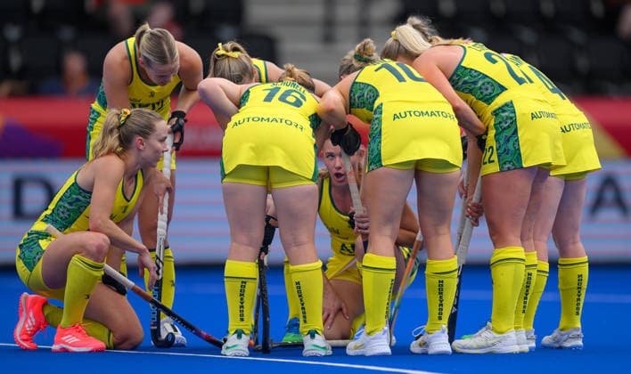 Hockey World Cup Day One Australia Women (Hockeyroos) huddle before a short corner during the Pool A match between Australia and Japan in the 2026 Women™s FIH Hockey World Cup at Wagener Stadium, Amstelveen 15 08 2026 UK Newspapers OUT Copyright: xGraemexWilcocksonx FIL-23774-0024