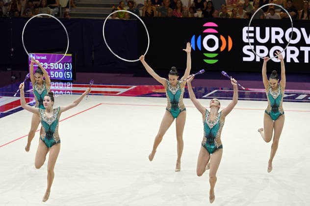 15.08.2026, xhbx, Rhythmische Sportgymnastik Weltmeisterschaft 2026, v.l. Team, Gruppe, Group, Mannschaft Österreich, Keulen, Reifen Frankfurt am Main *** August 15, 2026, xhbx, 2026 Rhythmic Gymnastics World Championships, from left: Team, Group, Austrian Team, Clubs, Hoop, Frankfurt am Main